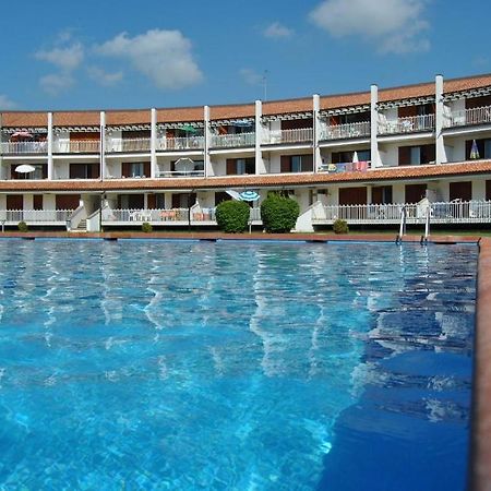 Residence Selenis Bilocale Vista Piscina - Agenzia Cocal カオルレ エクステリア 写真
